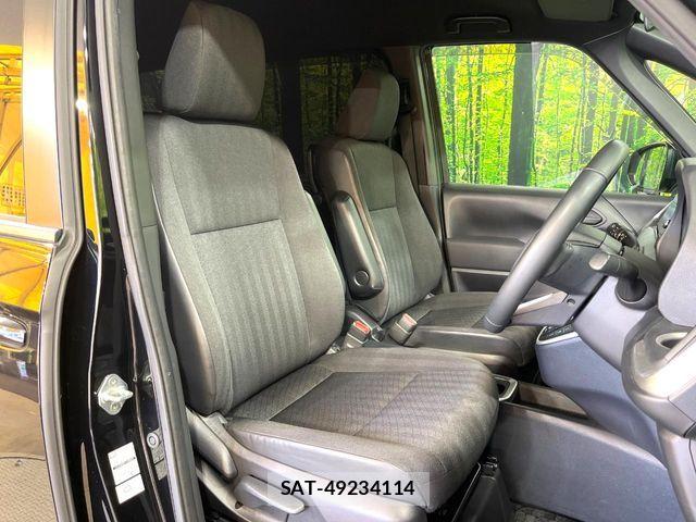 Toyota VOXY HYBRID 2022-12 7227037-7