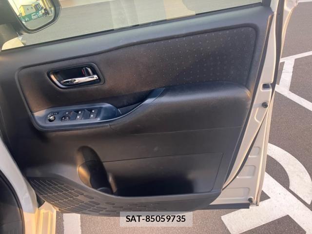 Toyota VOXY HYBRID 2016-10 7227004-12