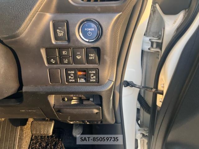 Toyota VOXY HYBRID 2016-10 7227004-13