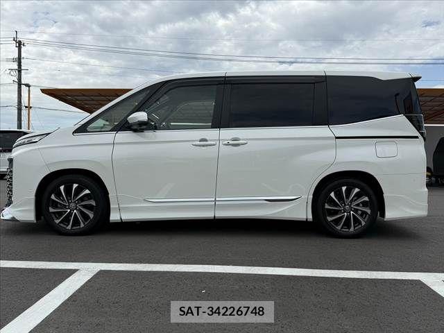 Toyota VOXY HYBRID 2023-08 7227044-10