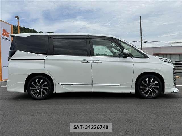 Toyota VOXY HYBRID 2023-08 7227044-11