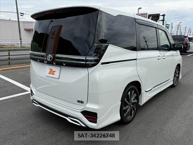 Toyota VOXY HYBRID 2023-08 7227044-12