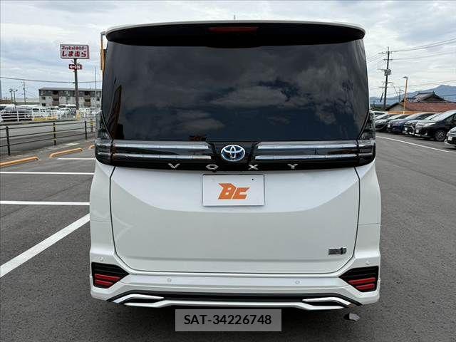 Toyota VOXY HYBRID 2023-08 7227044-13