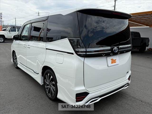 Toyota VOXY HYBRID 2023-08 7227044-14