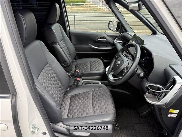Toyota VOXY HYBRID 2023-08 7227044-15