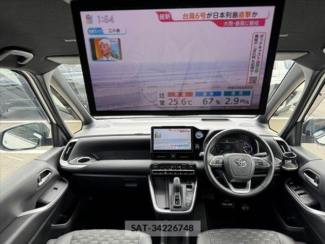 Toyota VOXY HYBRID 2023-08 7227044-1
