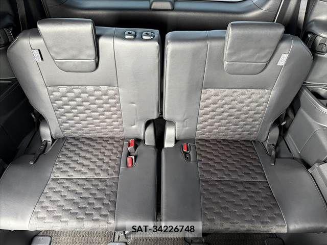 Toyota VOXY HYBRID 2023-08 7227044-19