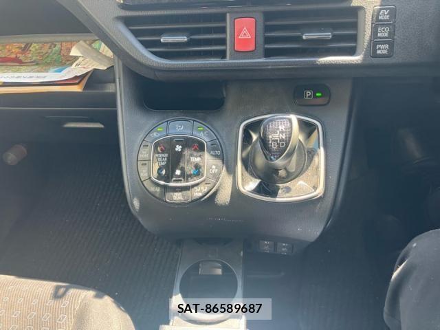 Toyota VOXY HYBRID 2015-03 7227002-18