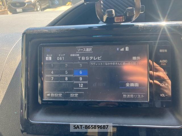 Toyota VOXY HYBRID 2015-03 7227002-22