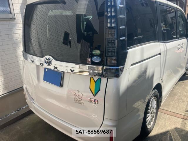 Toyota VOXY HYBRID 2015-03 7227002-3
