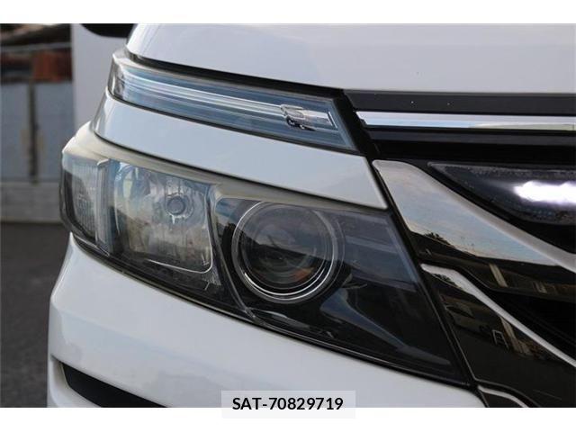 Toyota VOXY HYBRID 2014-03 7226996-9