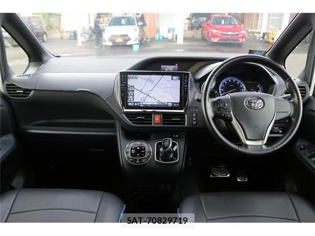 Toyota VOXY HYBRID 2014-03 7226996-17