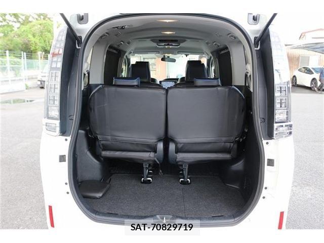 Toyota VOXY HYBRID 2014-03 7226996-19