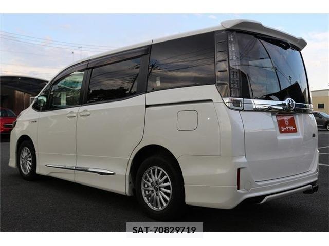 Toyota VOXY HYBRID 2014-03 7226996-23