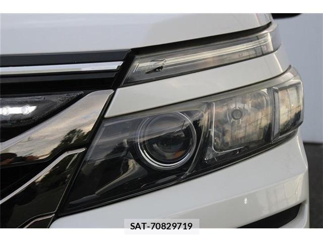 Toyota VOXY HYBRID 2014-03 7226996-25