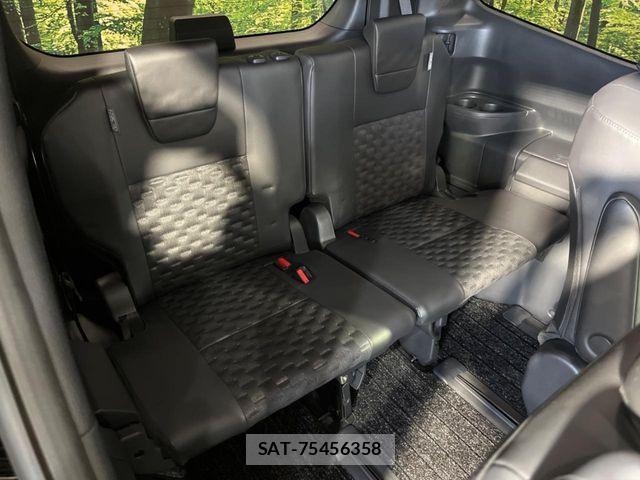 Toyota VOXY HYBRID 2023-07 7227041-9