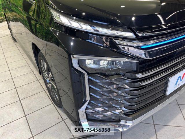 Toyota VOXY HYBRID 2023-07 7227041-12