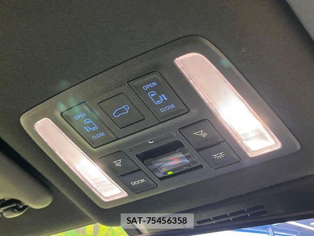Toyota VOXY HYBRID 2023-07 7227041-4