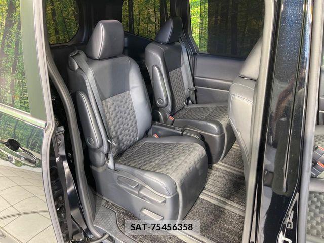 Toyota VOXY HYBRID 2023-07 7227041-8