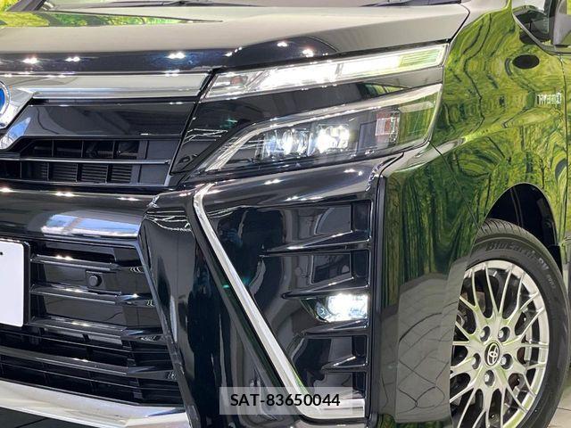 Toyota VOXY HYBRID 2019-08 7227020-12