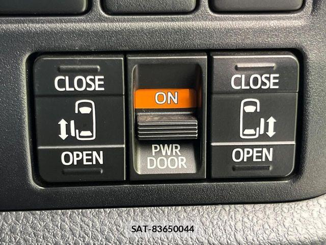 Toyota VOXY HYBRID 2019-08 7227020-2