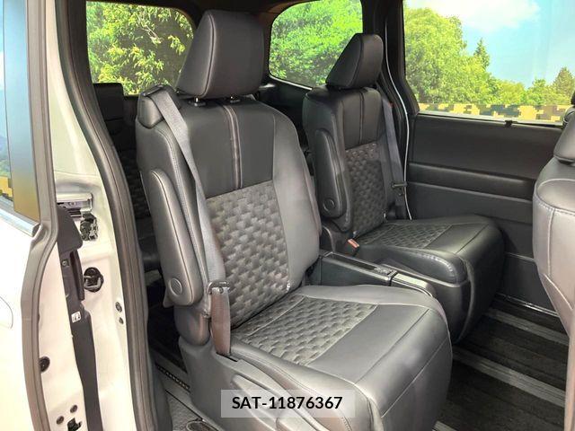 Toyota VOXY HYBRID 2025-12 7227070-10
