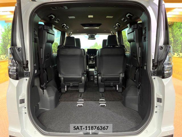Toyota VOXY HYBRID 2025-12 7227070-12