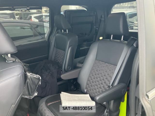 Toyota VOXY HYBRID 2022-04 7227036-13