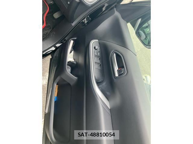 Toyota VOXY HYBRID 2022-04 7227036-16