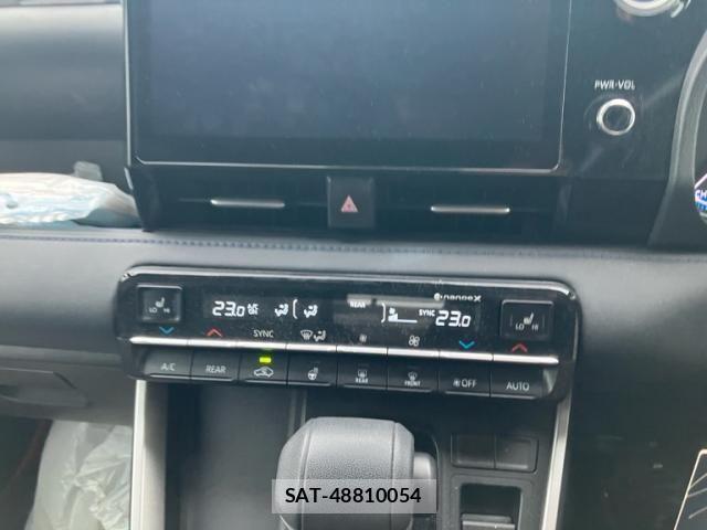 Toyota VOXY HYBRID 2022-04 7227036-25