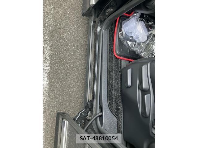 Toyota VOXY HYBRID 2022-04 7227036-29
