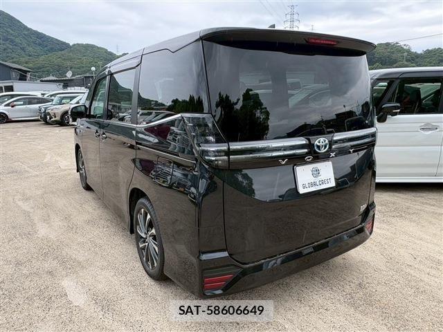 Toyota VOXY HYBRID 2024-04 7227051-13