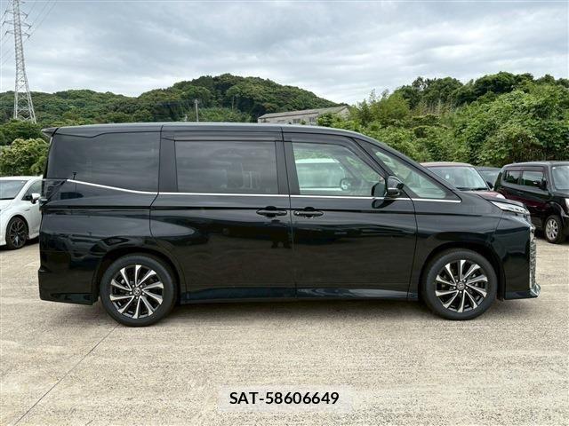 Toyota VOXY HYBRID 2024-04 7227051-16