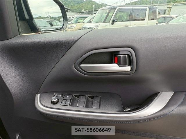 Toyota VOXY HYBRID 2024-04 7227051-19