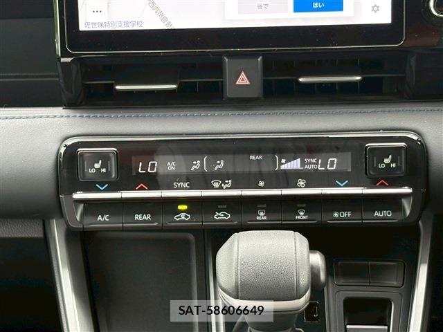 Toyota VOXY HYBRID 2024-04 7227051-25