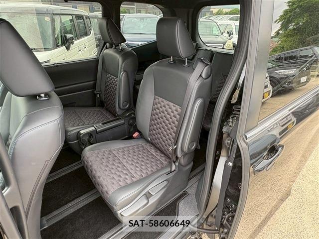 Toyota VOXY HYBRID 2024-04 7227051-5