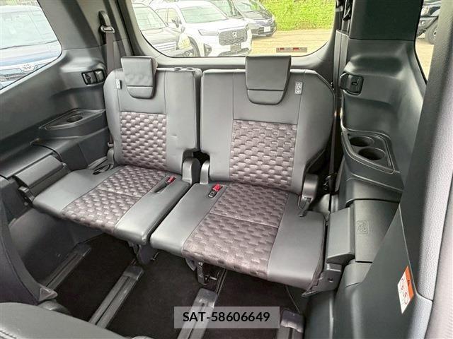 Toyota VOXY HYBRID 2024-04 7227051-6