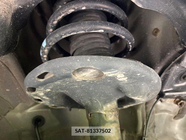 Toyota VOXY HYBRID 2014-06 7226998-19