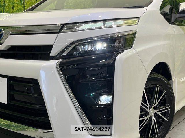 Toyota VOXY HYBRID 2021-08 7227030-12