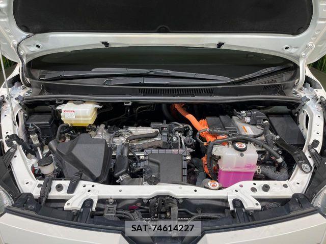 Toyota VOXY HYBRID 2021-08 7227030-18