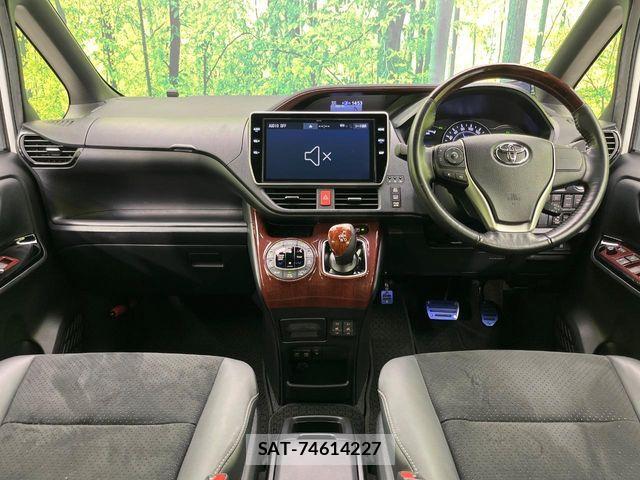 Toyota VOXY HYBRID 2021-08 7227030-1