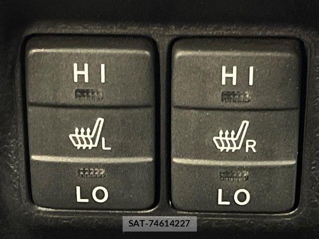 Toyota VOXY HYBRID 2021-08 7227030-6