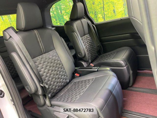Toyota VOXY HYBRID 2025-10 7227069-9