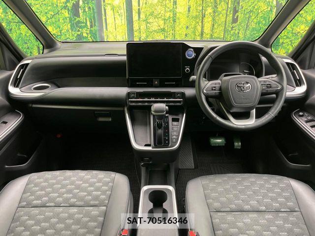 Toyota VOXY HYBRID 2022-11 7227035-1