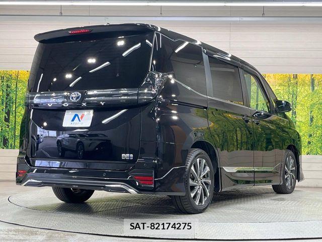 Toyota VOXY HYBRID 2023-01 7227039-16