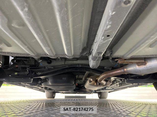 Toyota VOXY HYBRID 2023-01 7227039-18