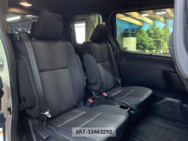 Toyota VOXY HYBRID 2019-07 7227014-9