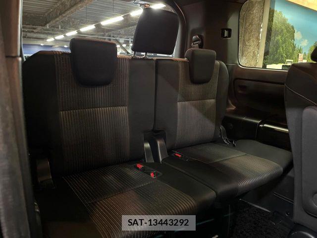 Toyota VOXY HYBRID 2019-07 7227014-10