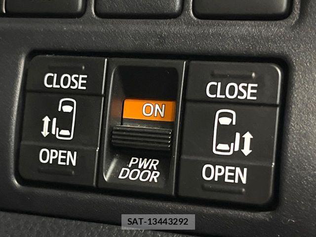 Toyota VOXY HYBRID 2019-07 7227014-5