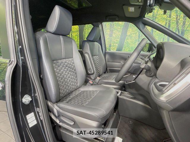 Toyota VOXY HYBRID 2025-12 7227067-7